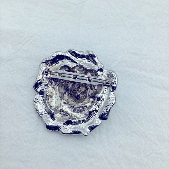 April Cornell Blue and Green Floral Brooch - Picture 4 of 4